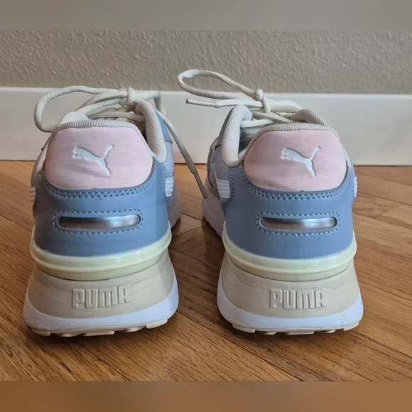 Puma Women's Size 10 Voyage R78 Blue White Pink Sneakers GUC - Picture 5 of 10